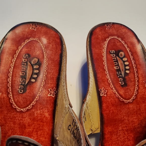 Spring Step Sandals - Picture 3 of 5